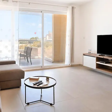 Pool And Sea - Modern Gozo - Happy Daire Sannat